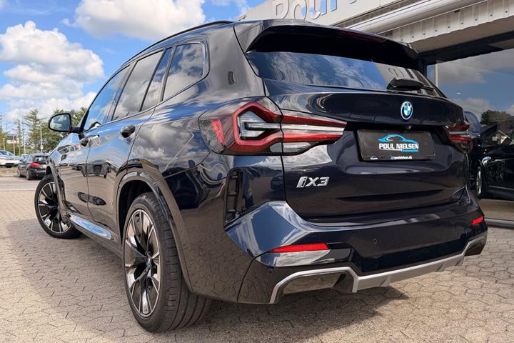 Sort BMW iX3 fra 2023