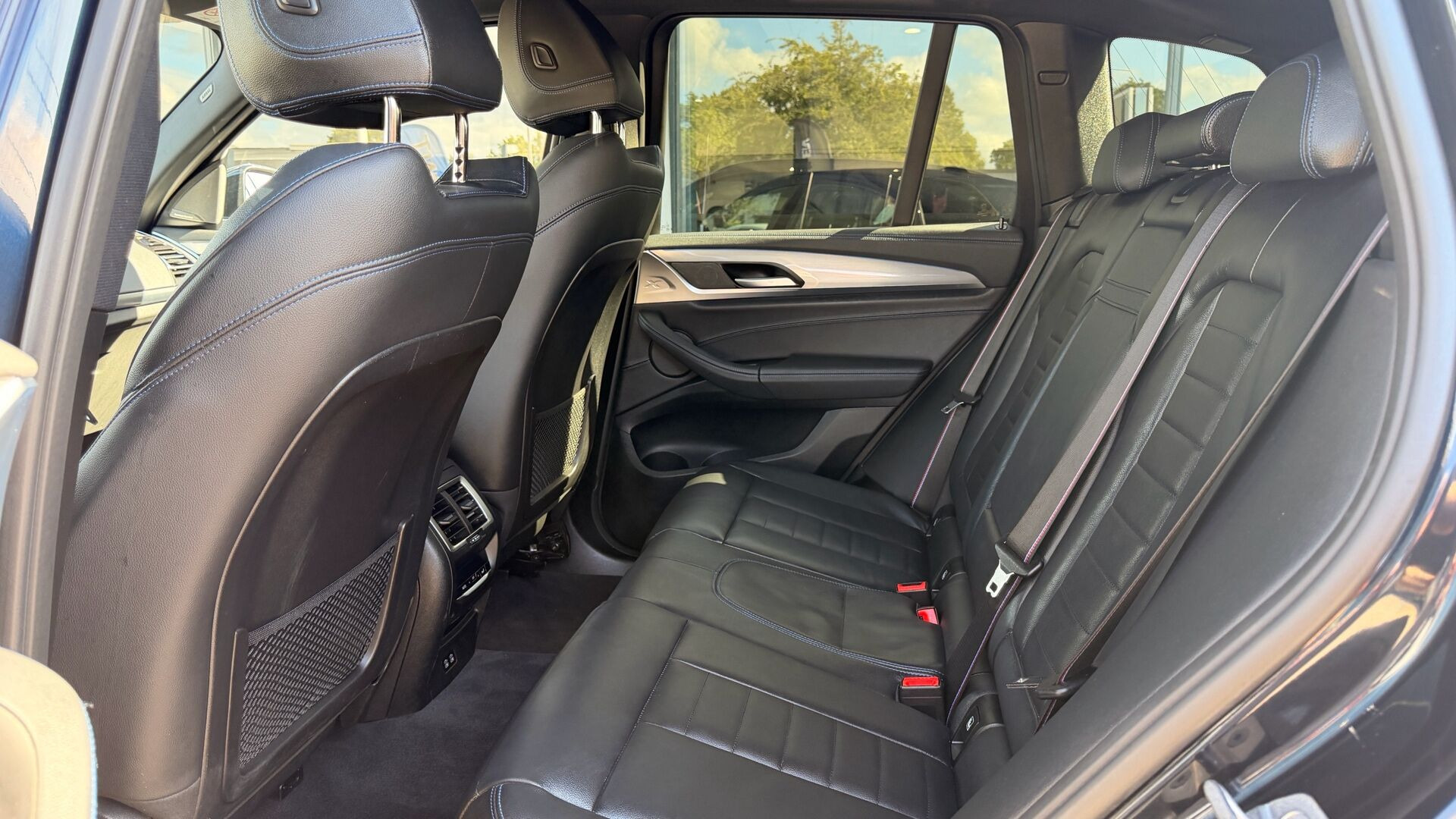 Sort BMW iX3 fra 2023