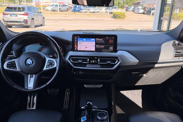 Sort BMW iX3 fra 2023