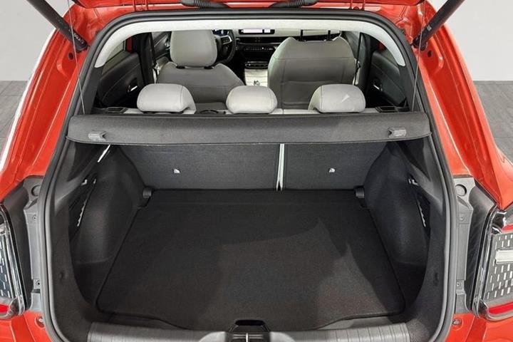 Rød Fiat 600e fra 2025