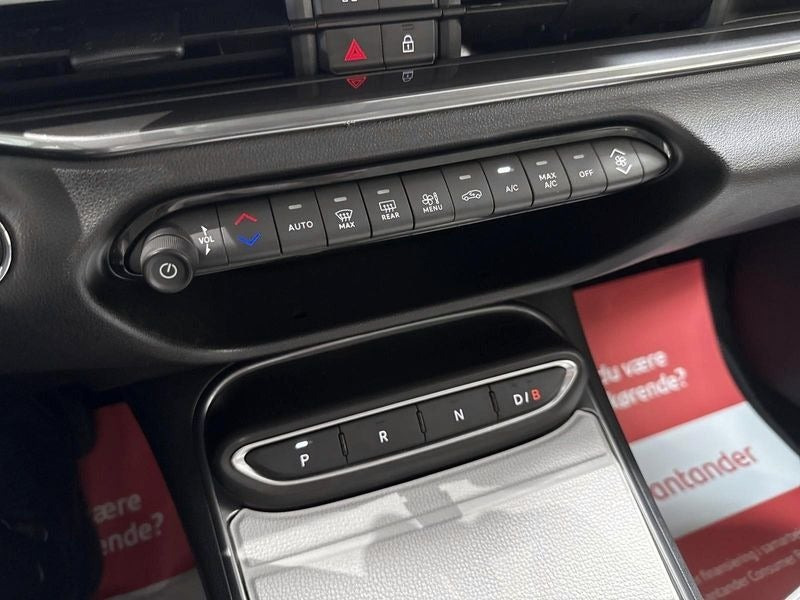 Rød Fiat 600e fra 2025