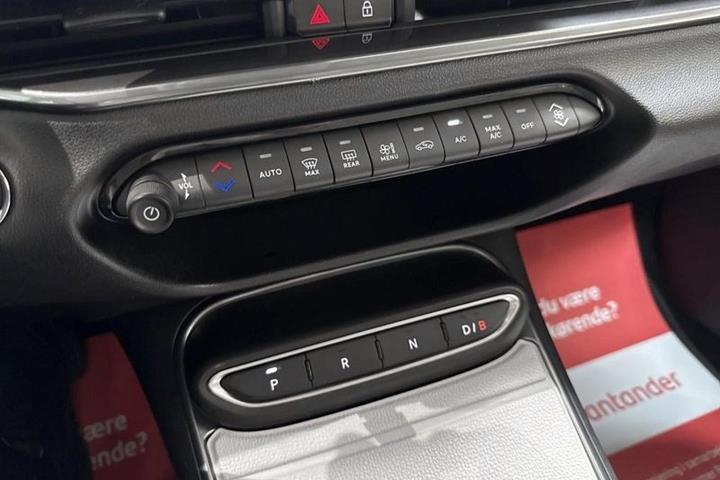 Rød Fiat 600e fra 2025