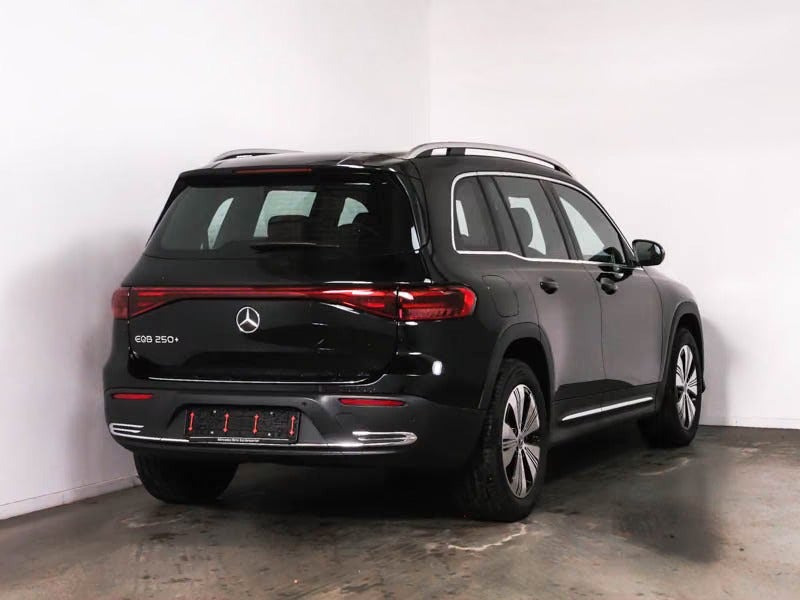 Grå Mercedes EQB250+ fra 2025