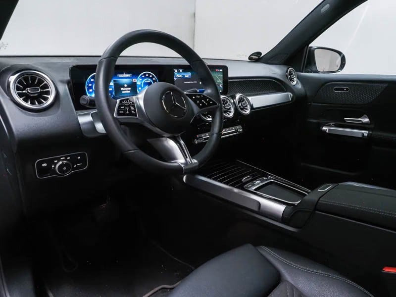 Grå Mercedes EQB250+ fra 2025
