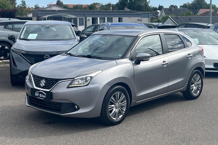 Grå Suzuki Baleno fra 2017