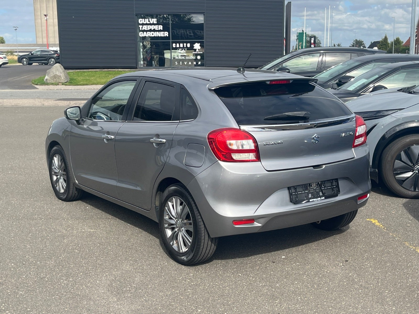 Grå Suzuki Baleno fra 2017