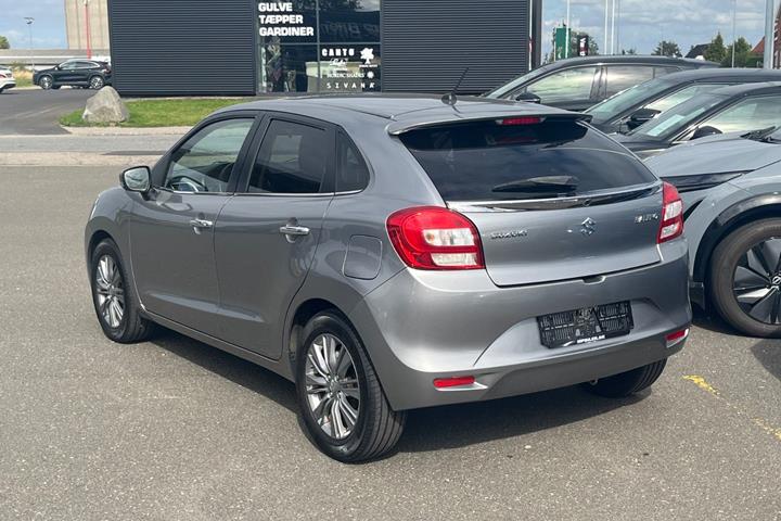 Grå Suzuki Baleno fra 2017