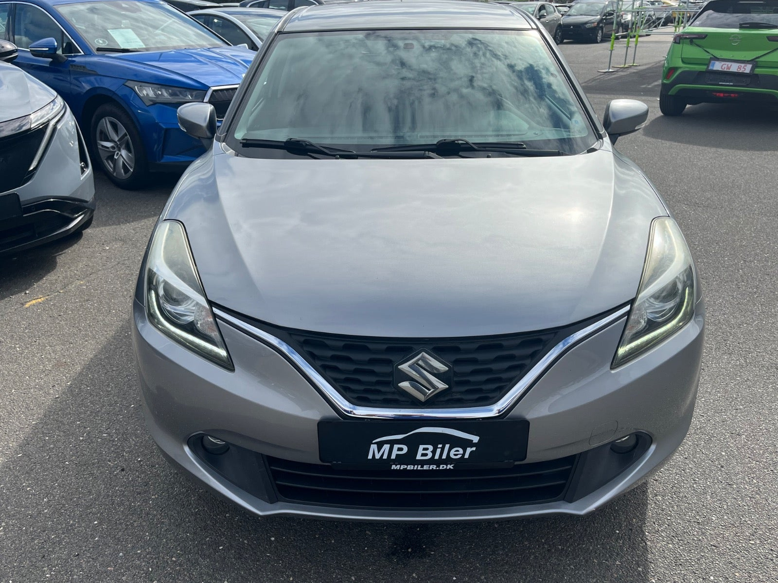 Grå Suzuki Baleno fra 2017