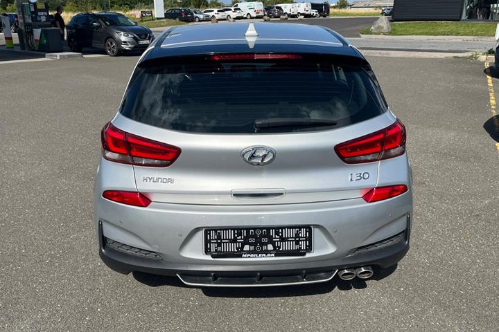 Sølv Hyundai i30 fra 2019