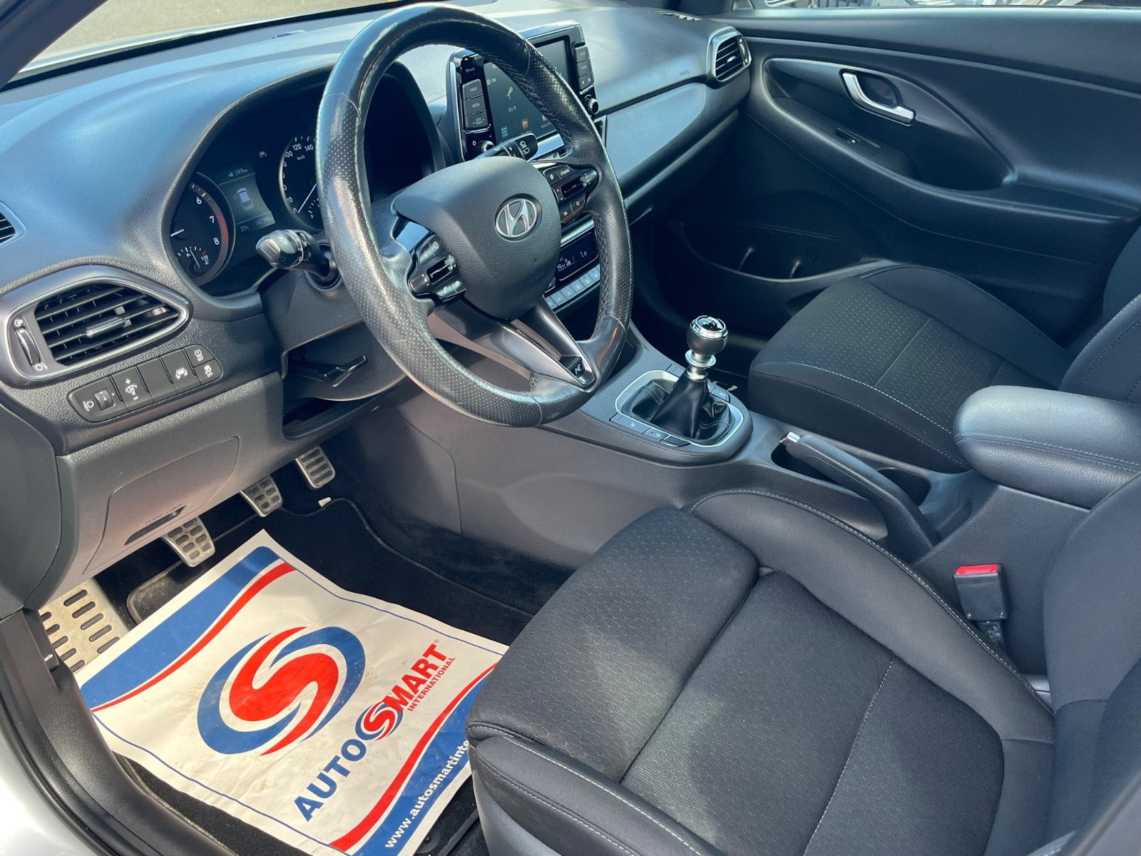 Sølv Hyundai i30 fra 2019
