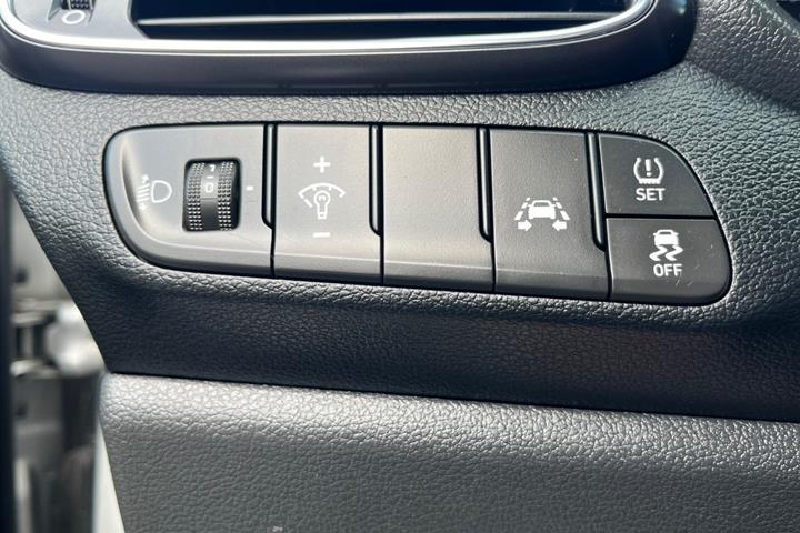 Sølv Hyundai i30 fra 2019