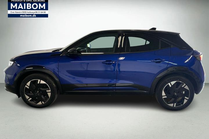 Blå Opel Mokka-e fra 2025