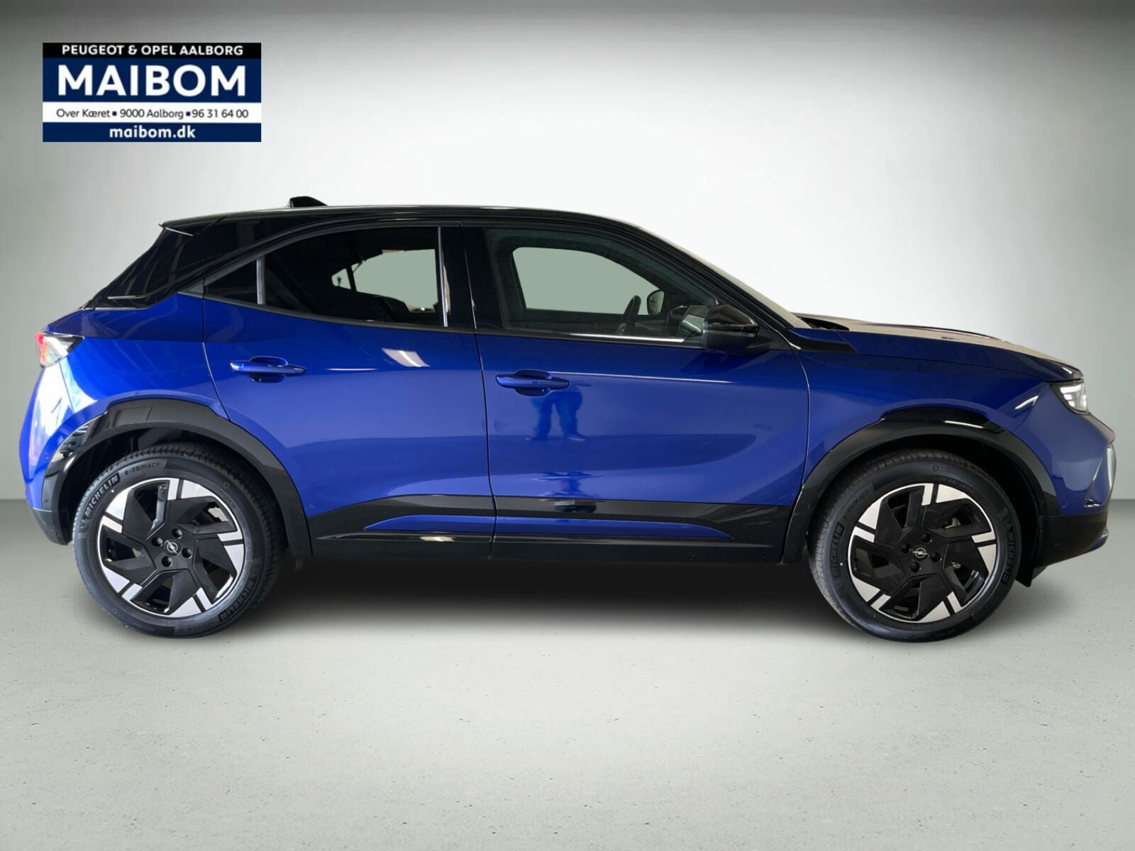 Blå Opel Mokka-e fra 2025