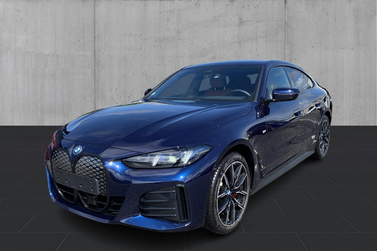 Blå BMW i4 fra 2026