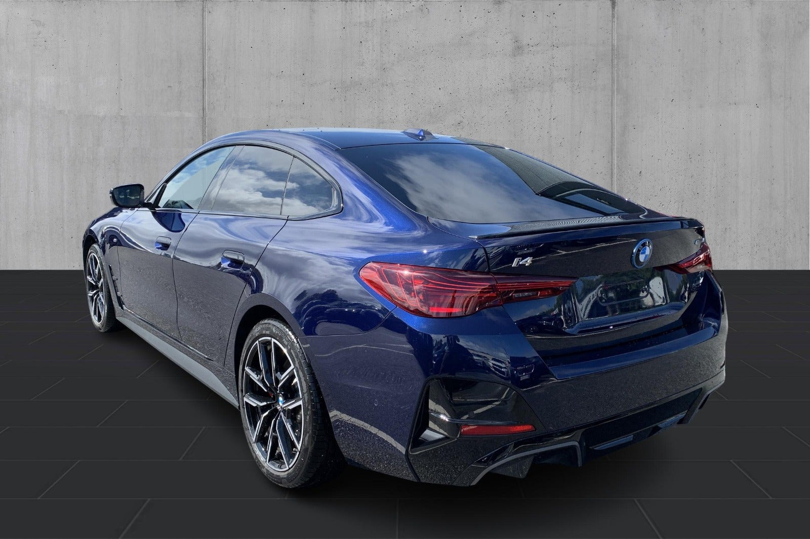 Blå BMW i4 fra 2026
