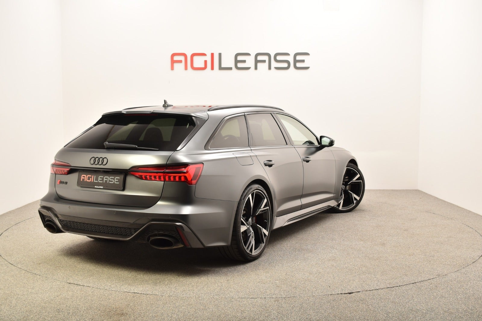 Grå Audi RS6 fra 2020