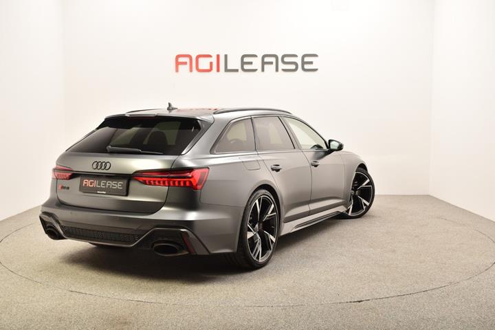 Grå Audi RS6 fra 2020