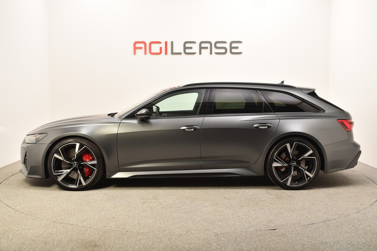 Grå Audi RS6 fra 2020
