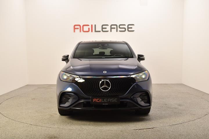 Blå Mercedes EQE350+ SUV fra 2023