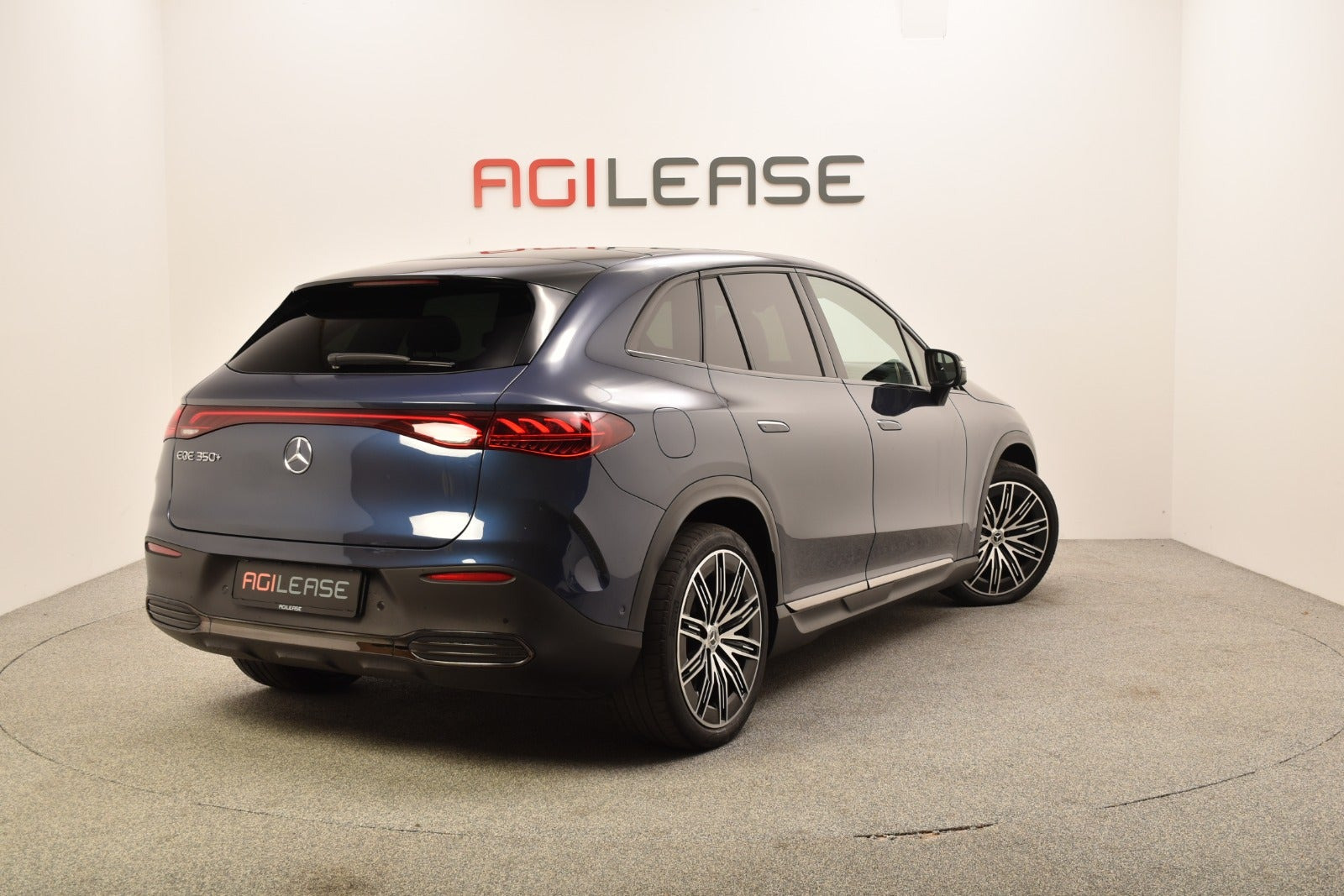 Blå Mercedes EQE350+ SUV fra 2023