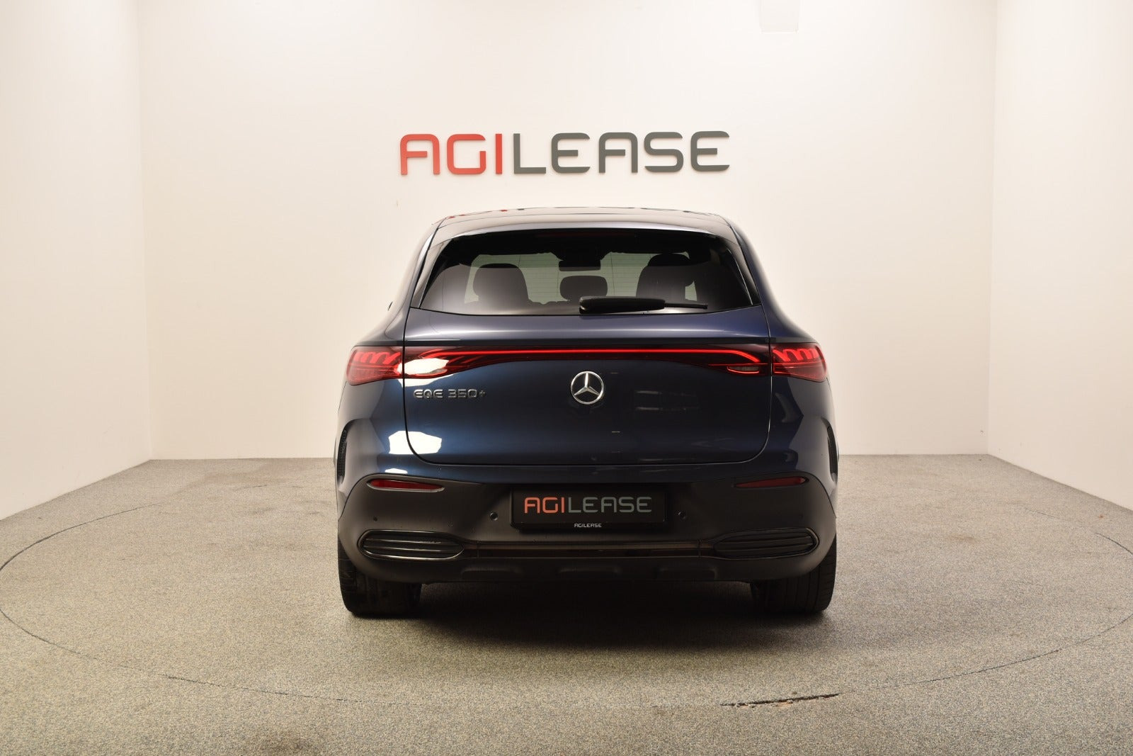 Blå Mercedes EQE350+ SUV fra 2023