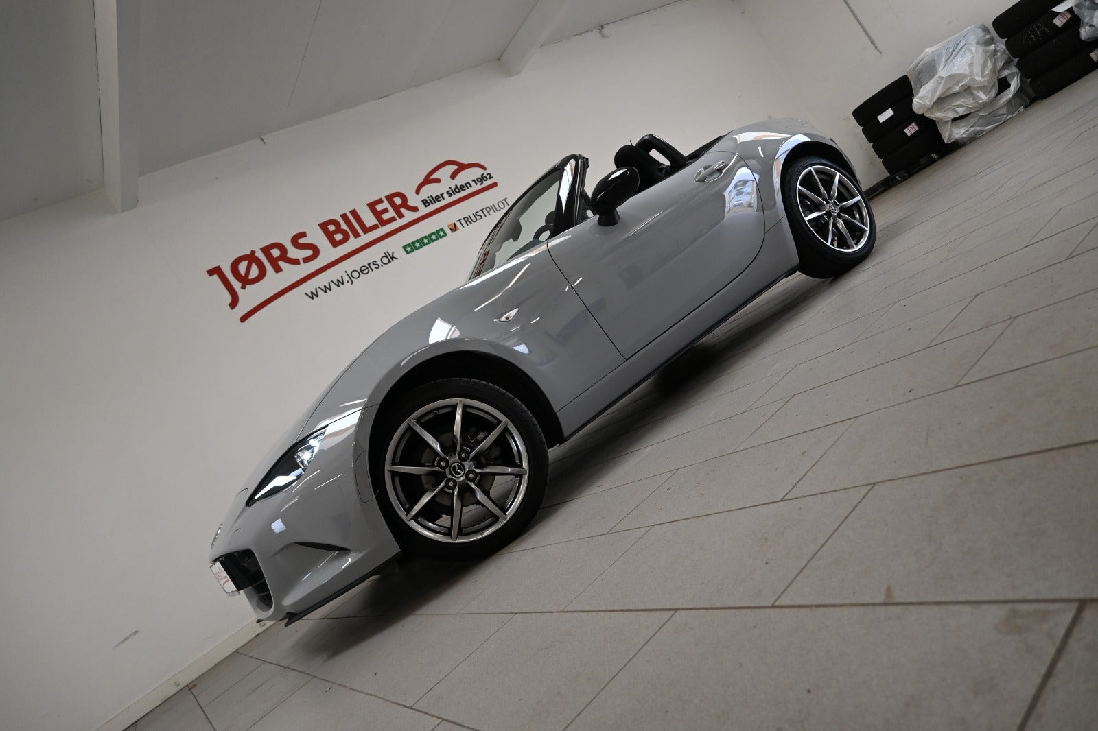 Grå Mazda MX-5 fra 2024