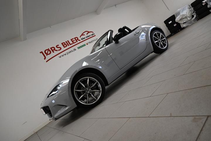 Grå Mazda MX-5 fra 2024