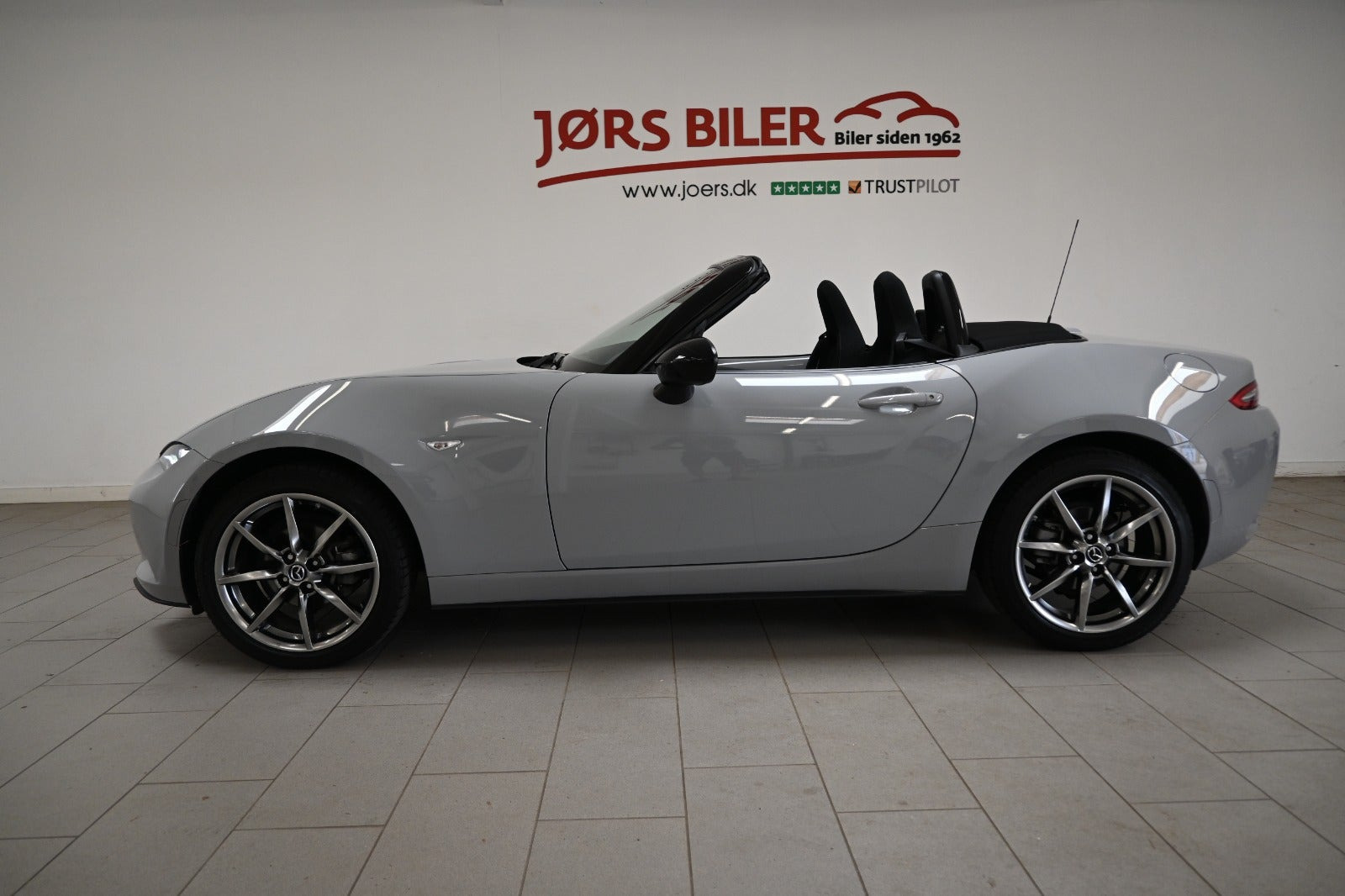 Grå Mazda MX-5 fra 2024