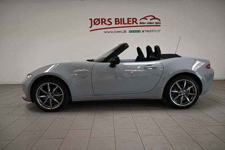 Grå Mazda MX-5 fra 2024