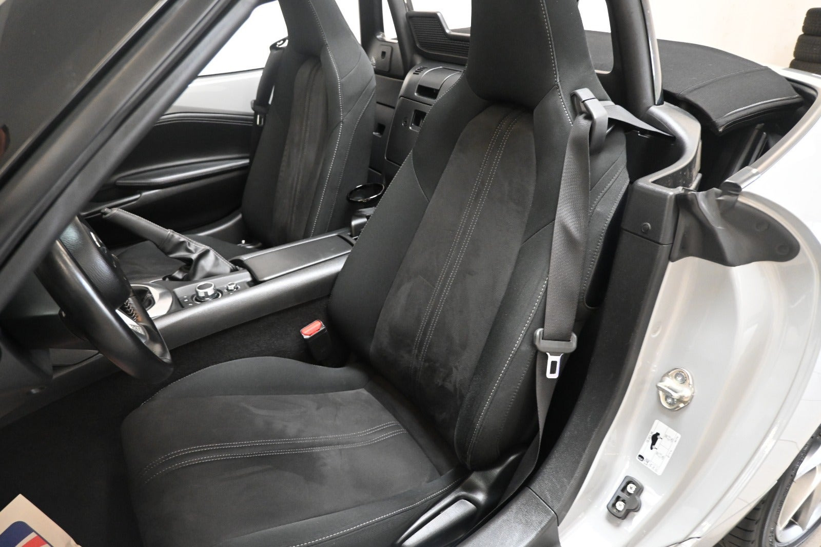 Grå Mazda MX-5 fra 2024