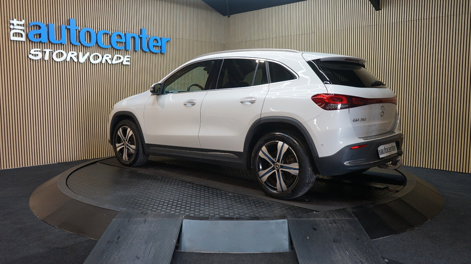 Hvid Mercedes EQA250 fra 2023