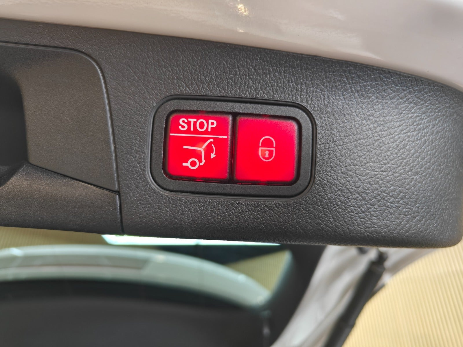 Hvid Mercedes EQA250 fra 2023