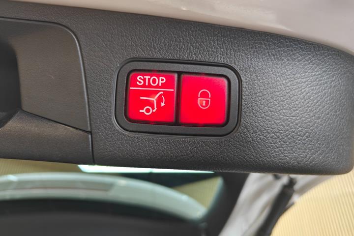Hvid Mercedes EQA250 fra 2023