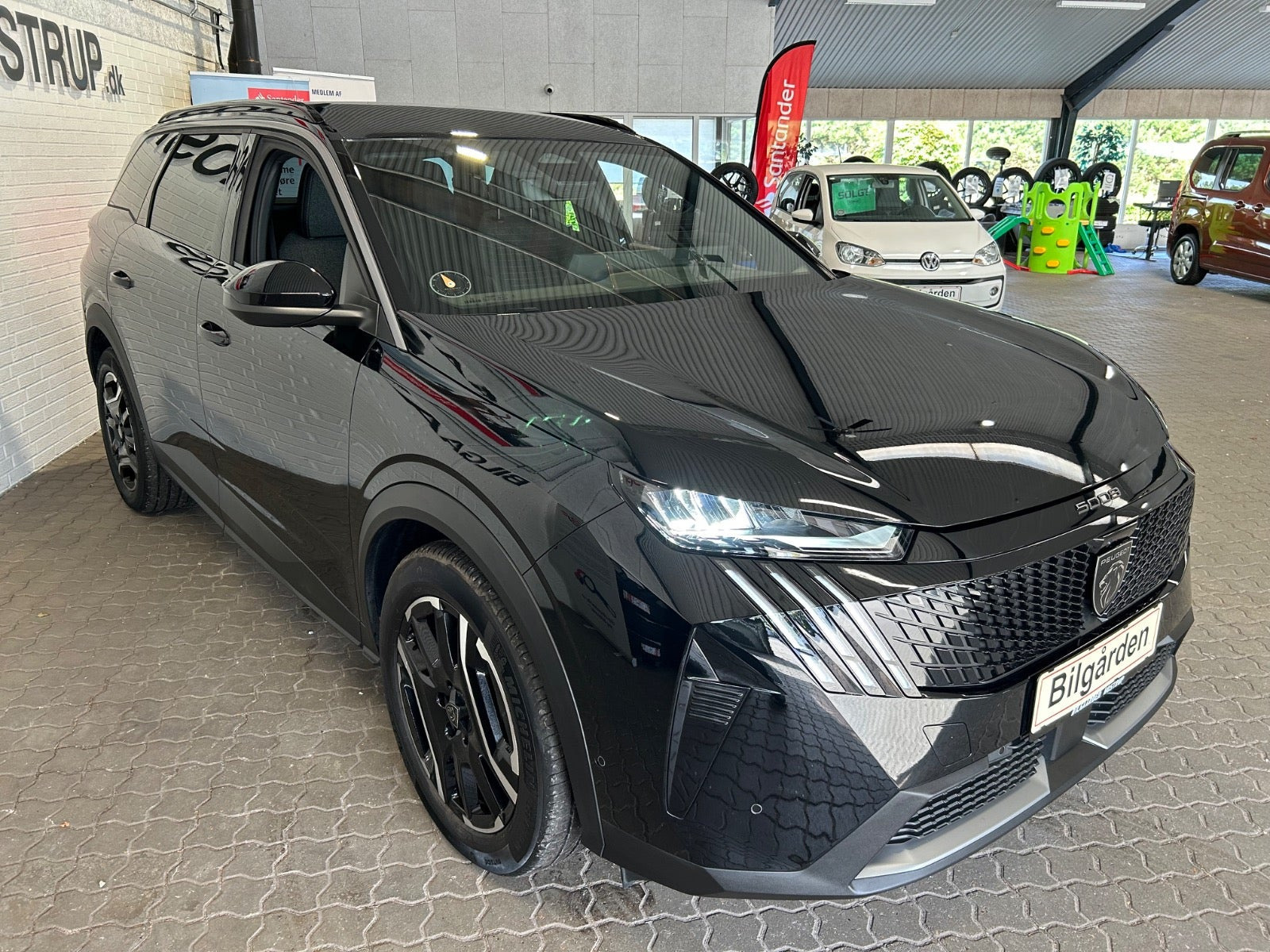 Sort Peugeot e-5008 fra 2025