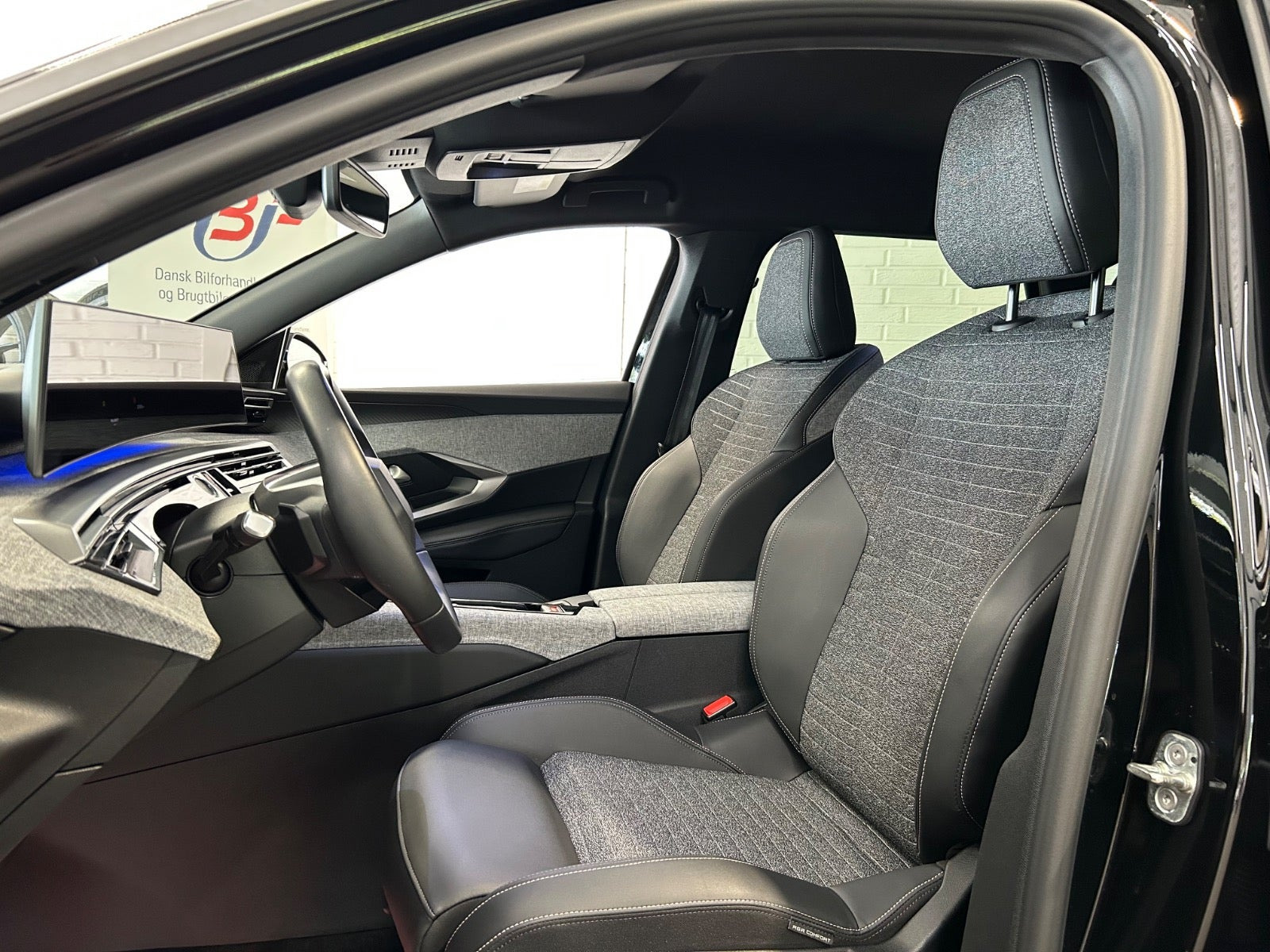 Sort Peugeot e-5008 fra 2025