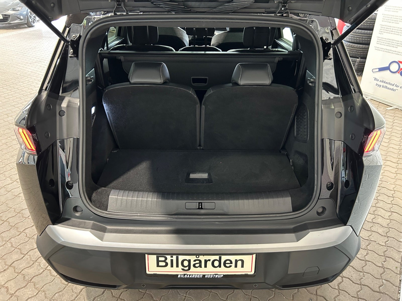 Sort Peugeot e-5008 fra 2025