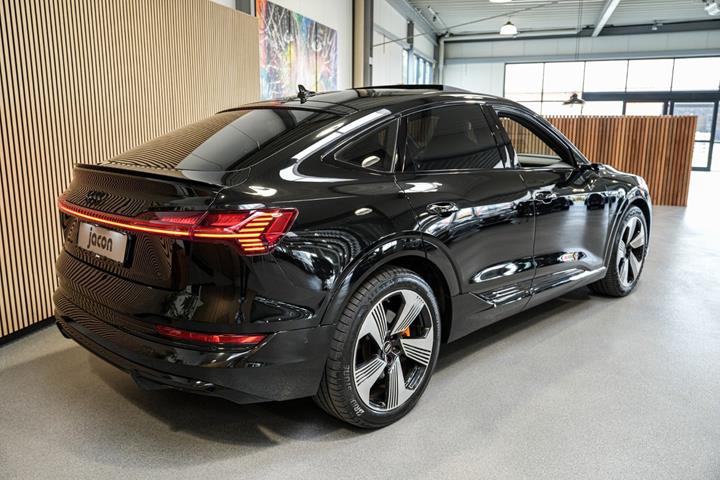 Sort Audi e-tron fra 2021