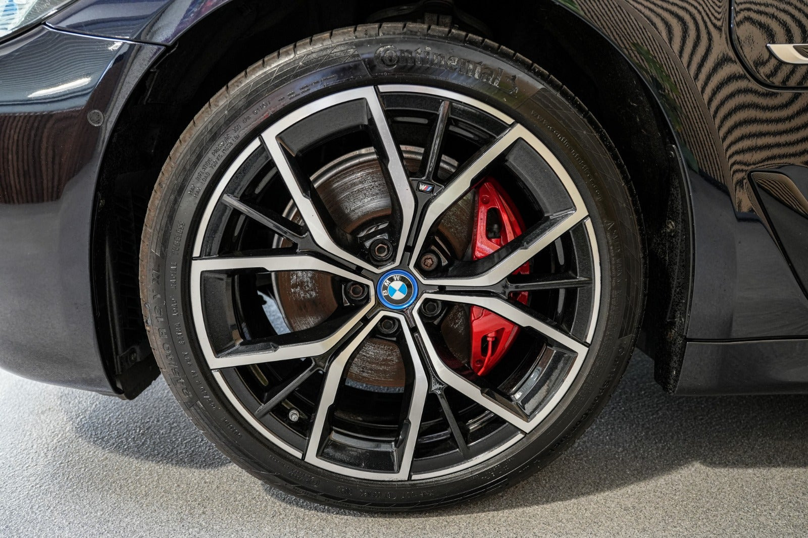 Sort BMW 530e fra 2023