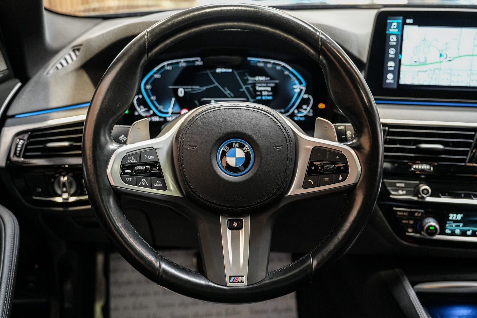 Sort BMW 530e fra 2023