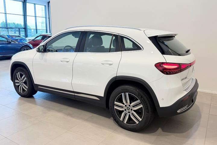 Hvid Mercedes EQA250 fra 2025
