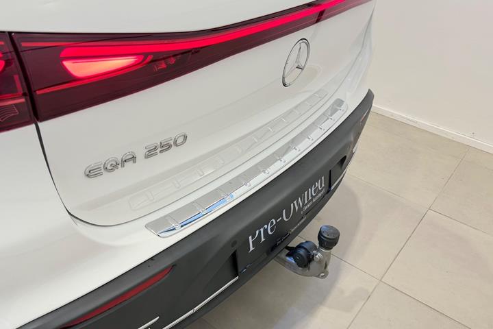 Hvid Mercedes EQA250 fra 2025