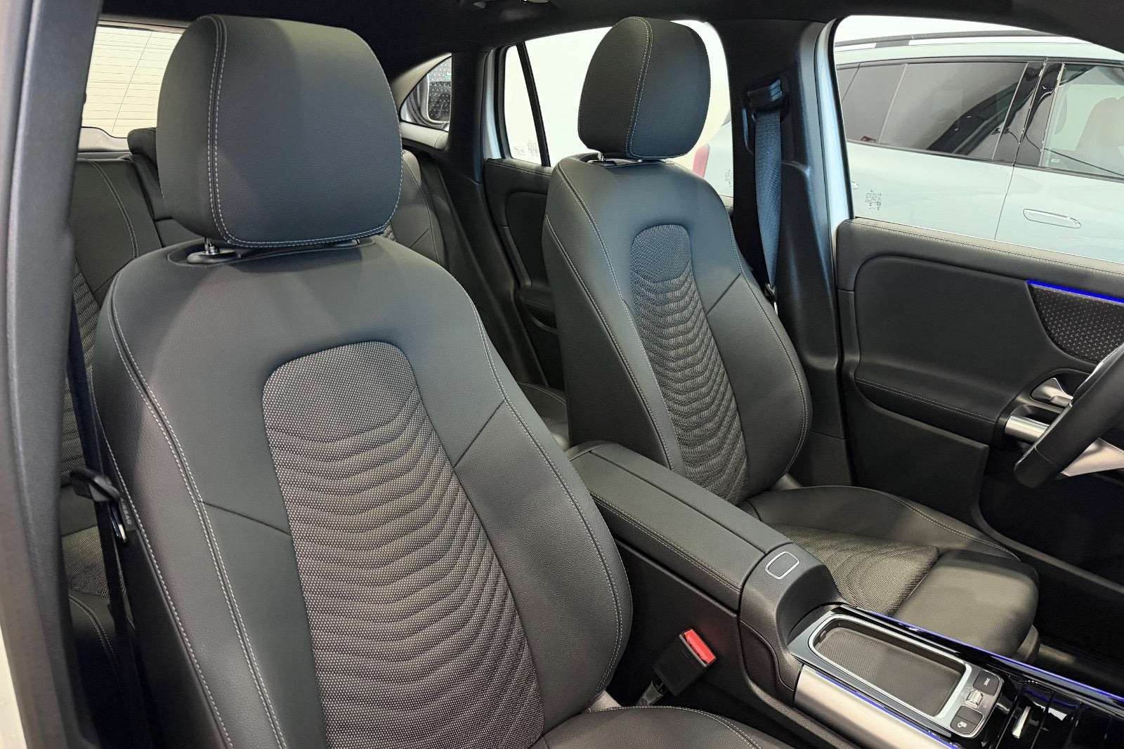 Hvid Mercedes EQA250 fra 2025