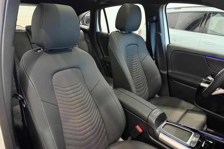 Hvid Mercedes EQA250 fra 2025