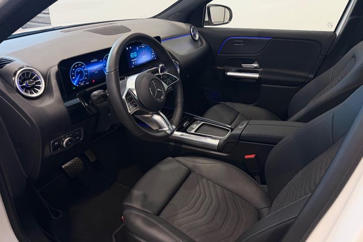 Hvid Mercedes EQA250 fra 2025