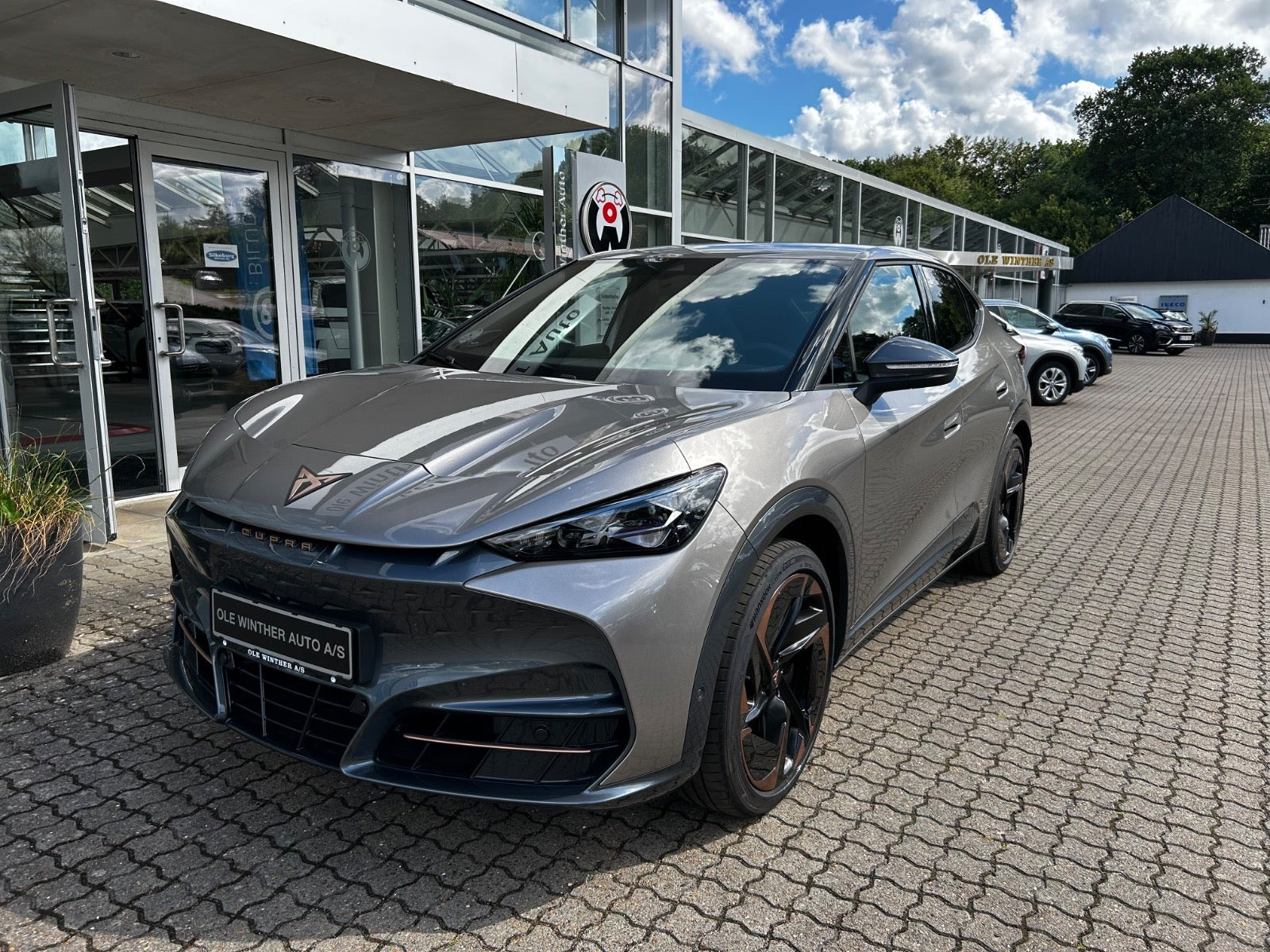 Grå Cupra Tavascan fra 2025