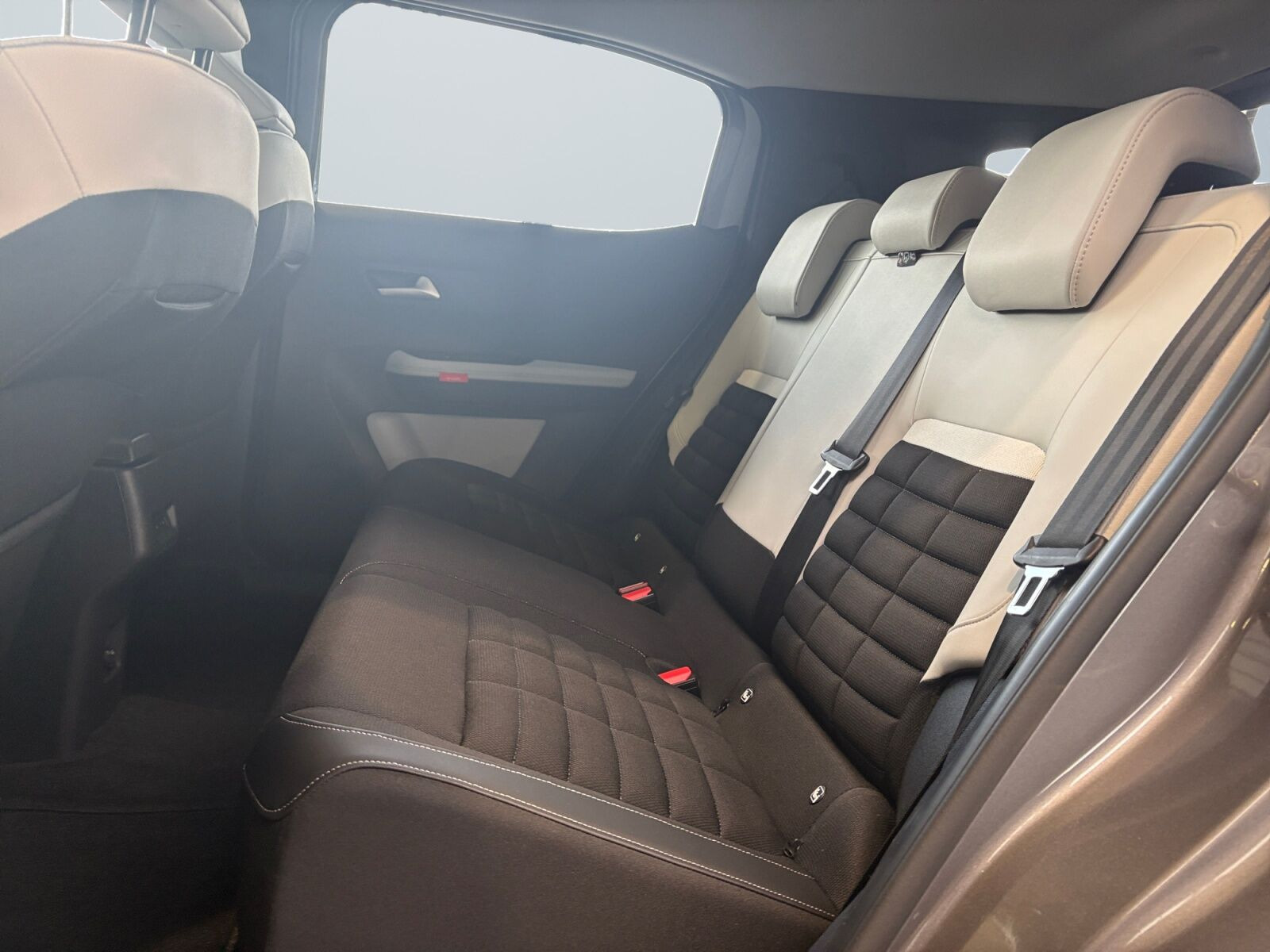 Grå Citroën e-C3 Aircross fra 2025