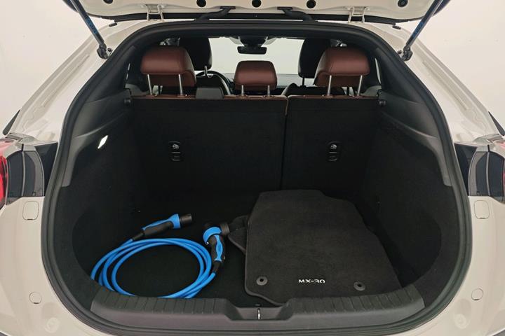 Hvid Mazda MX-30 fra 2023