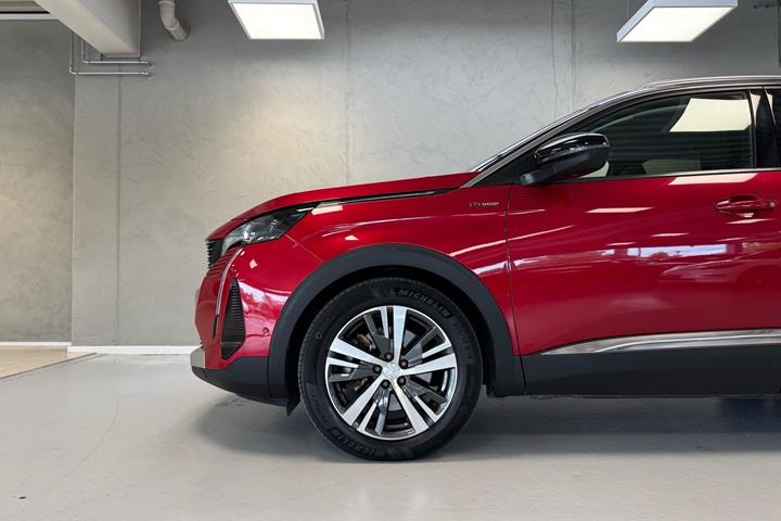 Rød Peugeot 3008 fra 2020