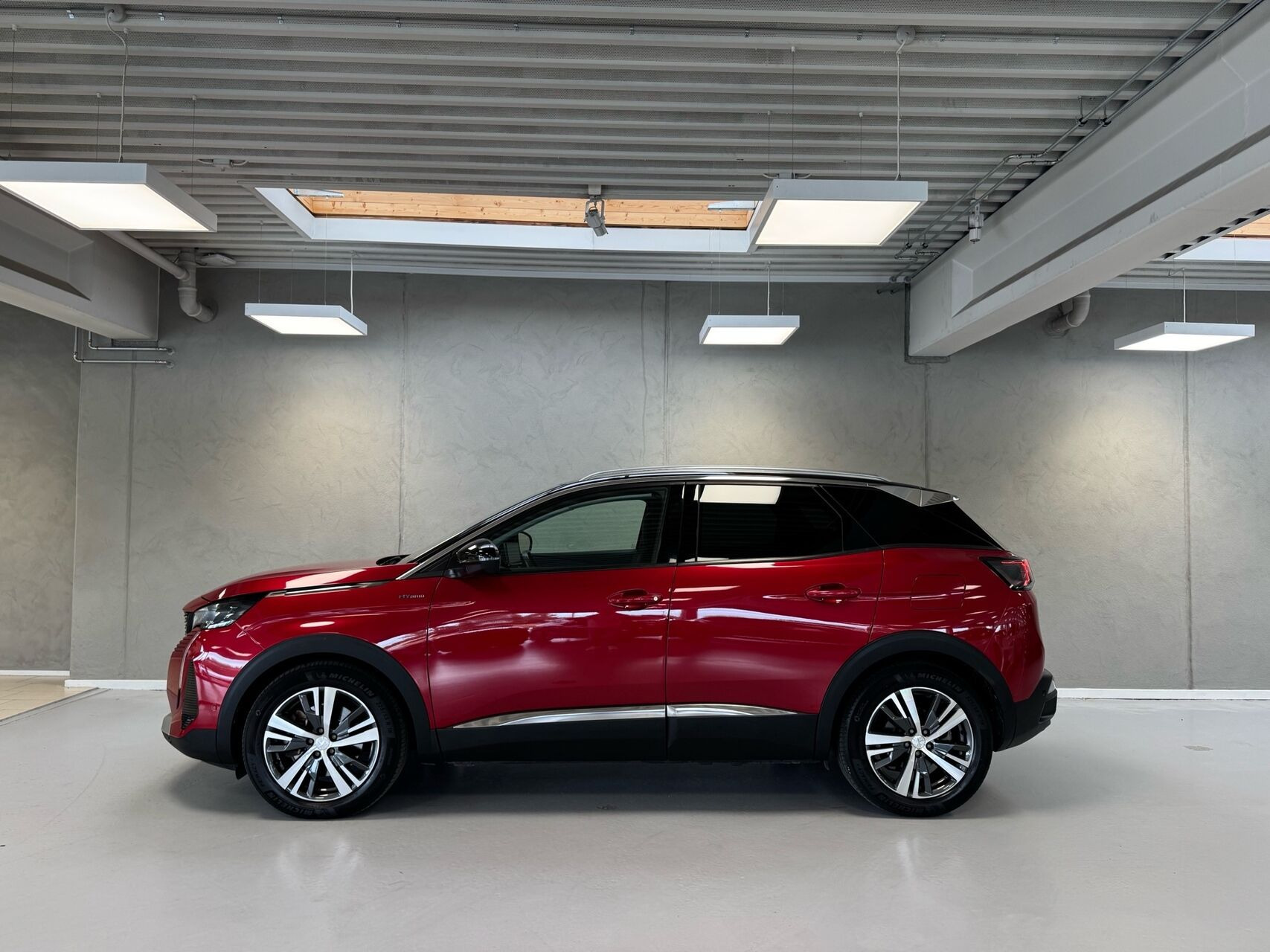 Rød Peugeot 3008 fra 2020