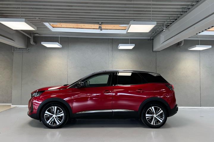 Rød Peugeot 3008 fra 2020